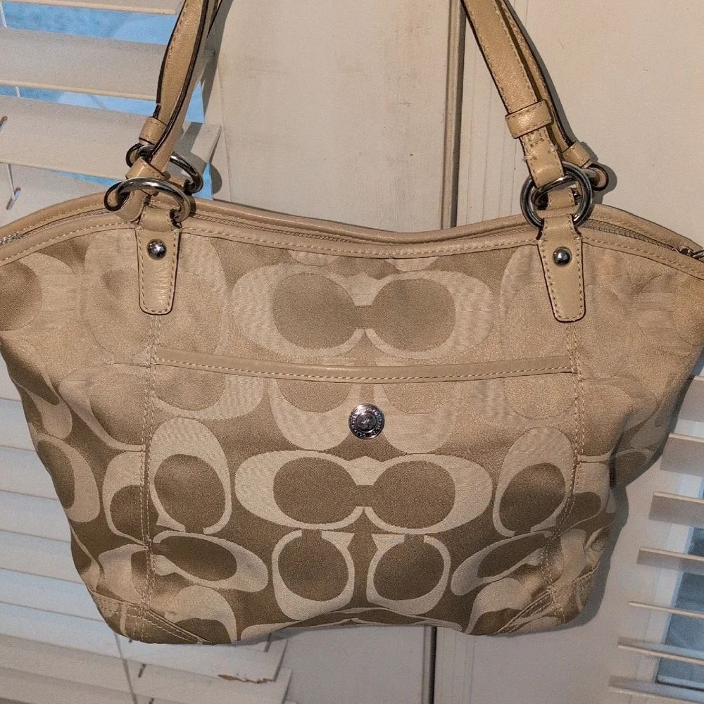 2009 Coach  Kristen Tan Signature C Shoulder Bag 13129 - Picture 3 of 16
